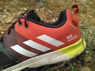 Adidas Kanadia TR 8: Mediopi y retropie sin ms proteccin que la propia carcasa plstica que cubre toda esta zona, simple y efectivo.