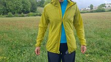 L.I.M Tempo Trail Jacket: Ni muy ajustada ni muy holgada, el fit ideal. 