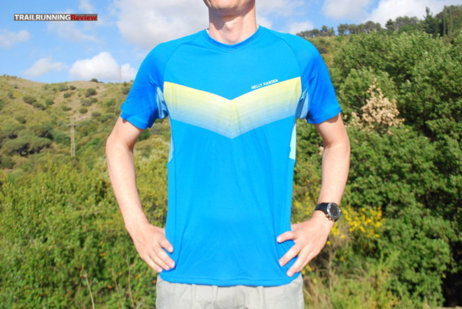 Asesor abuela carro Helly Hansen Challenger SS VS Under Armour ArmourVent Launch -  TRAILRUNNINGReview.com