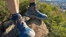 Hoka One One Anacapa Mid GORE-TEX: Lazado clsico de bota de montaa