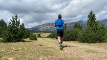 El fit de la Ultimate Direction Ultra Vest 6.0 en carrera es sublime.